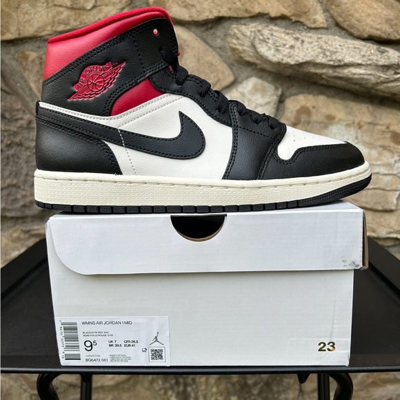 Air Jordan 1 Mid “Black Sail” Size 8.5 Women’s - Picture 11 of 11
